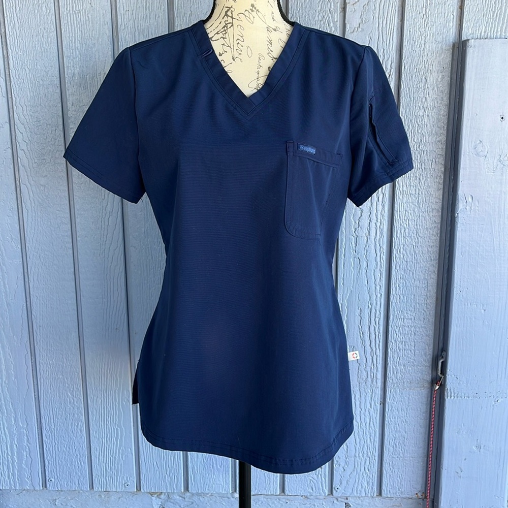 Euphoria Scrub Top V Neck Navy Blue 
Size Médium